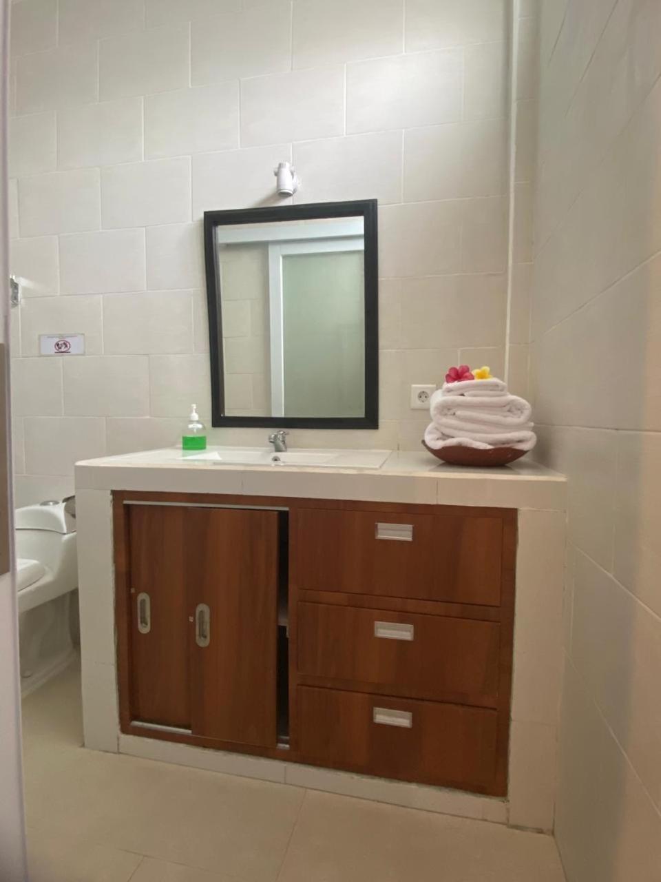 Manis Guest House Семіньяк Екстер'єр фото