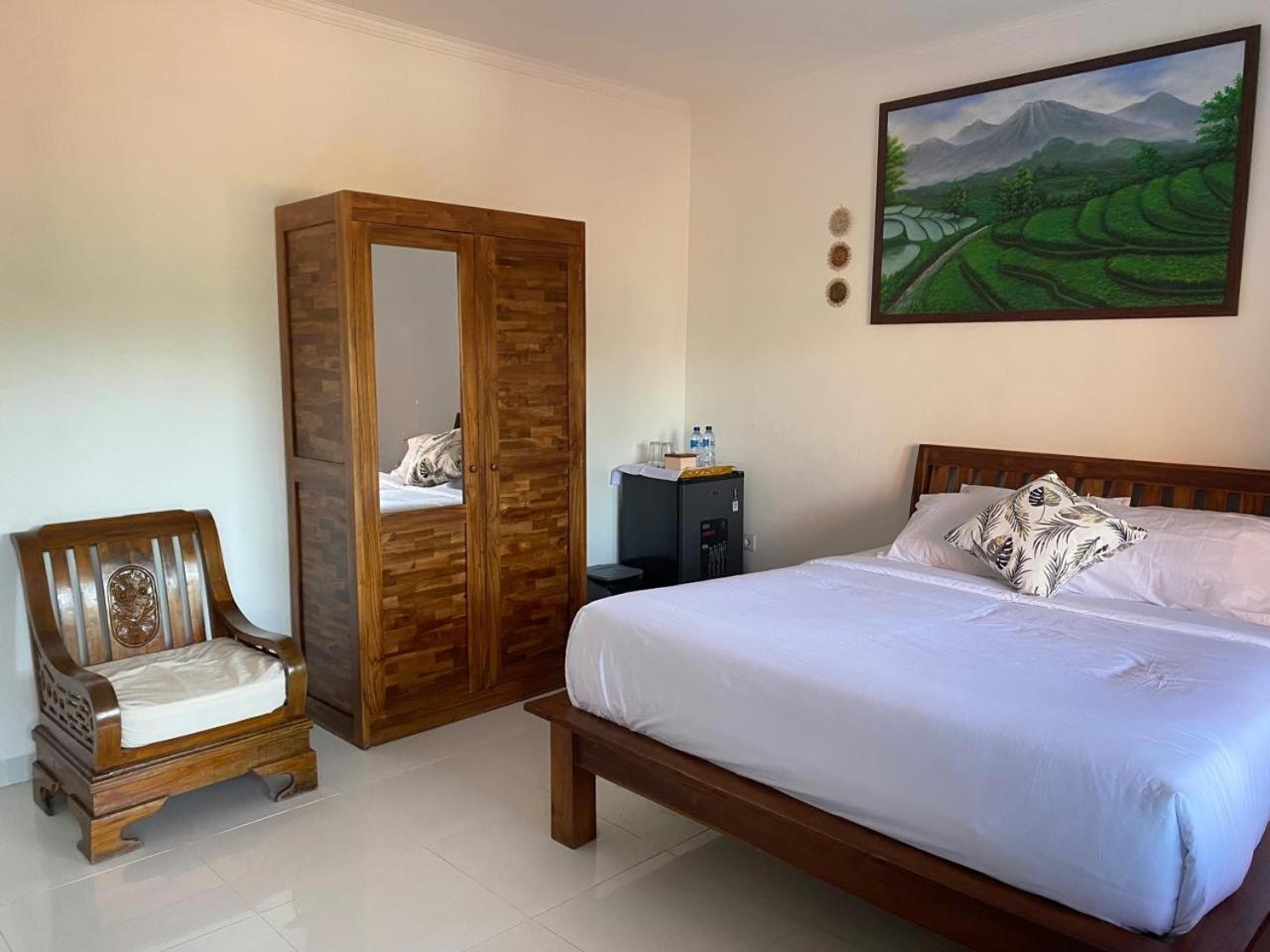 Manis Guest House Семіньяк Екстер'єр фото